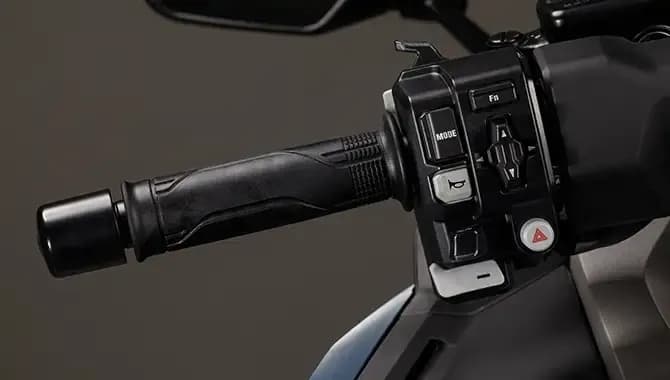 Throttle By Wire delivers 3 default riding modes, plus USER Customization